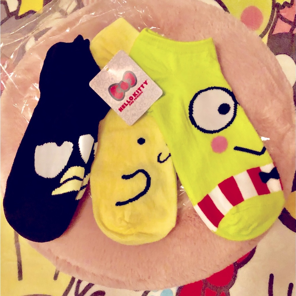 Hello kitty And friend’s Socks 🖤💛💚 3 pair
